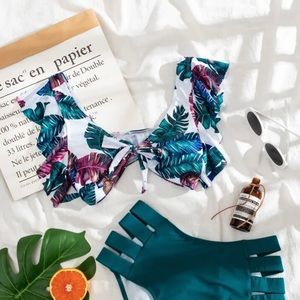 NWOT Tropical Ruffle Trim Bikini Top